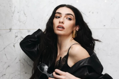 Oyuncu Hazar Ergüçlü sevgilisi Efe Çelik'ten ayrıldı