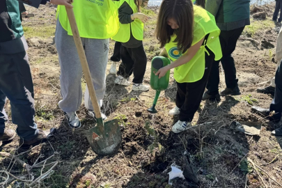 Bursa'da "Geleceğe Nefes" hatıra ormanı: 10 bin fidan toprakla buluştu