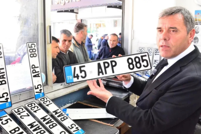 Vatandaş yanlış anladı, APP yazan plakaları iade etti...