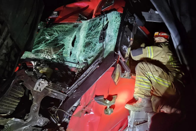 Bursa'da feci kaza! İki tır birbirine girdi...