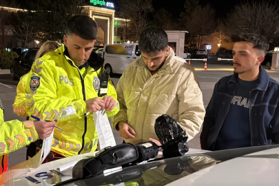 Egzoz patlatırken polise yakalandı, 19 bin 710 lira ceza yiyip arabasından oldu