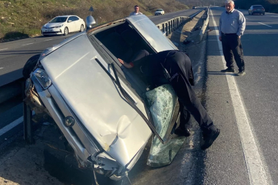 Kontrolden çıkan otomobildeki 2 kişi yaralandı