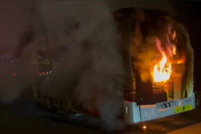 15 Temmuz Şehitler Köprüsü'nde metrobüs alev alev yandı: Yolcular tahliye edildi