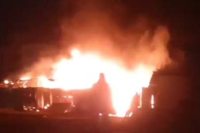 Bursa'da çiftlik yangını! Yüzlerce hayvan kurtarıldı