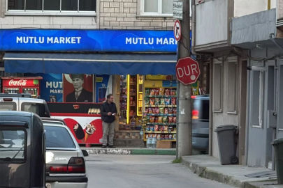 Bursa'da sokağı kilitleyen kuralsızlık! Göz göre göre girdi, herkesi isyan ettirdi