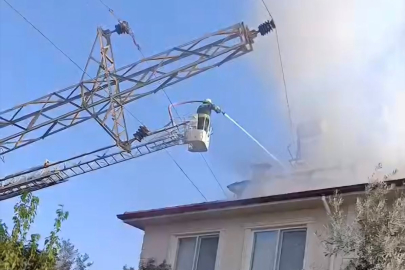 Muğla'da üzerine elektik direği devrilen evde yangın çıktı