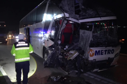 Bursa'dan hareket eden tıra yolcu otobüsü çarptı! Çok sayıda yaralı var