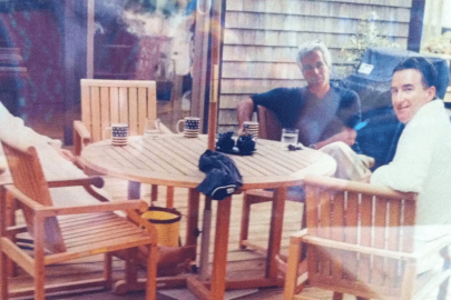 Epstein dosyasında yeni üçlü fotoğraf ortaya çıktı! Prens Andrew ve Mandelson bornozla görüntülendi