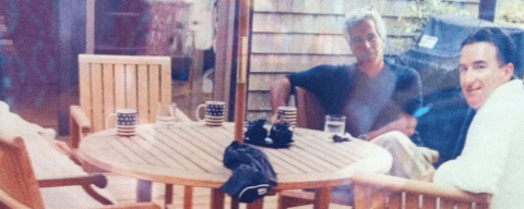 Epstein dosyasında;