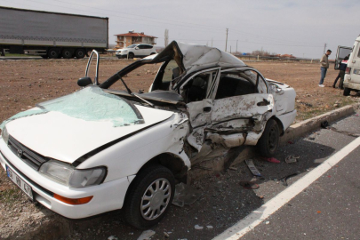 Otomobil ile kamyonet kavşakta çarpıştı: 1 ölü, 1 yaralı