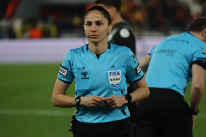 Süper Lig'de 22 yıl sonra kadın hakem düdük çaldı
