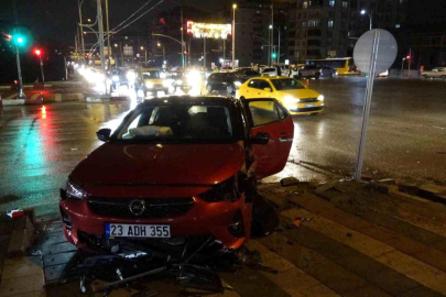 Malatya'da iki otomobil çarpıştı: 5 yaralı