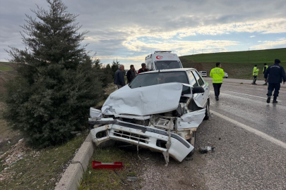 Adıyaman'da otomobil ile hafif ticari aracın çarpıştığı kazada 5 kişi yaralandı