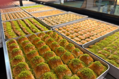 Bursa'da bayram öncesi baklavacılarda yoğunluk başladı!