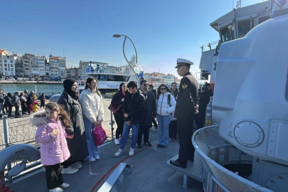 Çanakkale'de Deniz Kuvvetleri Komutanlığı'na bağlı gemiler ziyarete açıldı