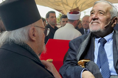 Fener Rum Patriği Bartholomeos, Ortaylı'nın tabutunun başında dua etti