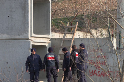 Girilmesi yasak olan gölete giren çocuk boğulma tehlikesi geçirdi