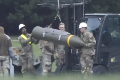 Görüntüler İngiltere'den! İran'ı vuracak füzeler ABD uçaklarına yüklendi