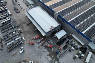 Lojistik firmasında yangın: 1 itfaiye eri yaralandı