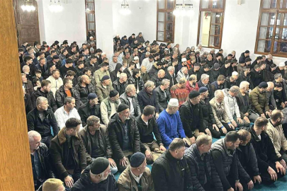 Sakarya'da Kadir Gecesi'nde vatandaşlar camilere akın etti