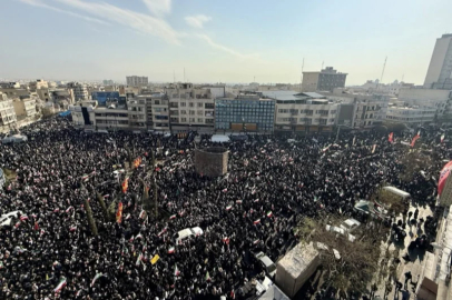 Trump, İran'da yeni dini lider için sokağa çıkan yüz binlere 'yapay zeka' dedi