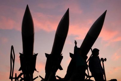 İran'dan, İsrail ve ABD'ye karşı füze ve İHA saldırısı