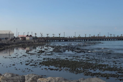 Kuvvetli fırtına sonrası deniz suyu çekildi
