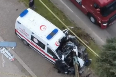 Vakaya giden ambulans kaza yaptı: 1 ölü, 3 yaralı