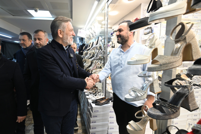 Başkan Burkay Tarihi Çarşı’da Esnafla Buluştu