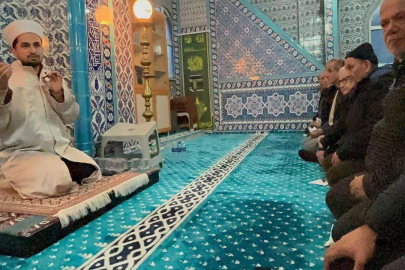 Cemaatten gelen sesler imamı usandırdı! Tepkisini görmeniz lazım