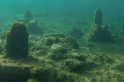 Diyarbakır'da su altında 2 bin 400 yıllık türbe bulundu