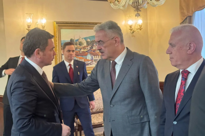 Bursa protokolü Valilik Binası'nda bayramlaştı