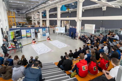 Bursalı öğrenciler Çekya'daki robot yarışmasında derece aldı