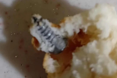 Elazığ’da ekmekten vida çıktı: Vatandaş şaşkına döndü