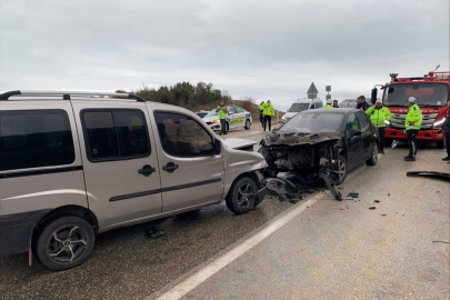 Isparta'da üç otomobilin karıştığı kazada 8 kişi yaralandı