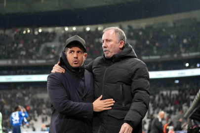 Sergen Yalçın, Emre Belözoğlu'na karşı ilk galibiyetini aldı