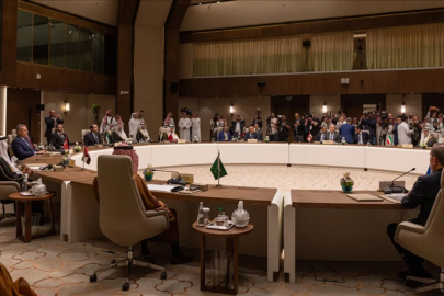 Suudi Arabistan'daki toplantıda İran'ın bölge ülkelerine saldırılarının durması istendi