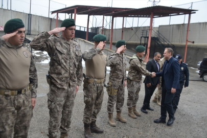Bulanık Kaymakamı Koşansu, güvenlik güçleriyle bayramlaştı