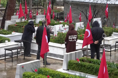 Bursa'da bayramda şehitlikte duygusal buluşma!