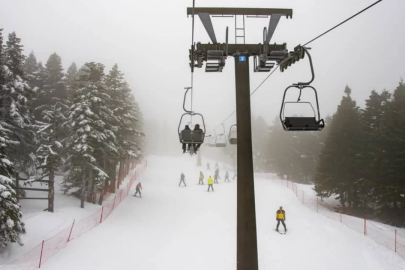Bursa'da yağmur, zirvede kar keyfi! Uludağ'da yoğunluk arttı...