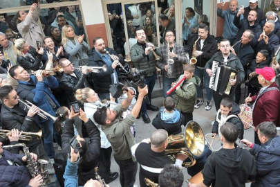 İzmir'de 'Arife Çalgısı' geleneği ile bayram coşkusu