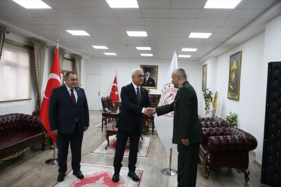 Muş Valisi Çakır, güvenlik güçlerinin bayramını kutladı