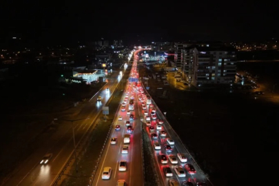 43 ilin geçiş noktasında tatilcilerin dönüş yolculuğu sürüyor