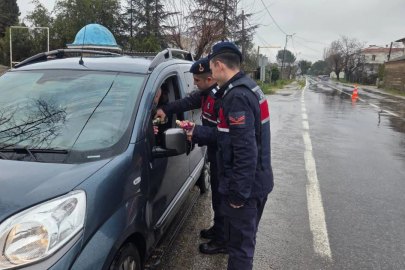 Bursa Orhangazi jandarmasından şeker tadında bayram uygulaması