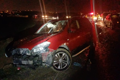 Çorum'da iki otomobil çarpıştı: 6 kişi yaralandı