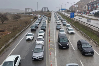 Tatilciler dönüşe geçti: Milyonlarca öğrenci pazartesi ders başı yapacak