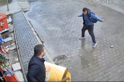 Tekel bayisinde taşlı sopalı kavga kamerada