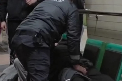 Bursa'da metro istasyonunda bıçaklı saldırı! Kanlar içinde kaldılar...