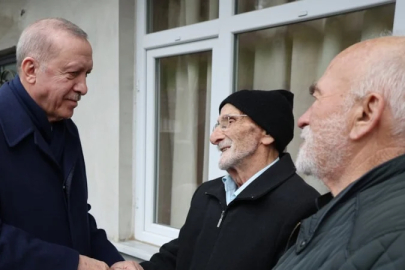 Cumhurbaşkanı Erdoğan, memleketi Rize’de komşuları ile bayramlaştı