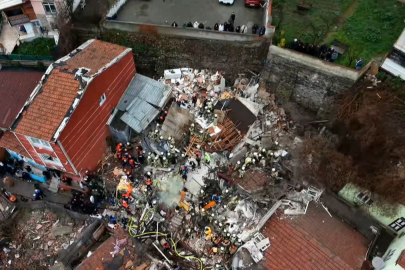 Fatih'te çöken 2 binadaki kurtarma çalışmaları havadan görüntülendi